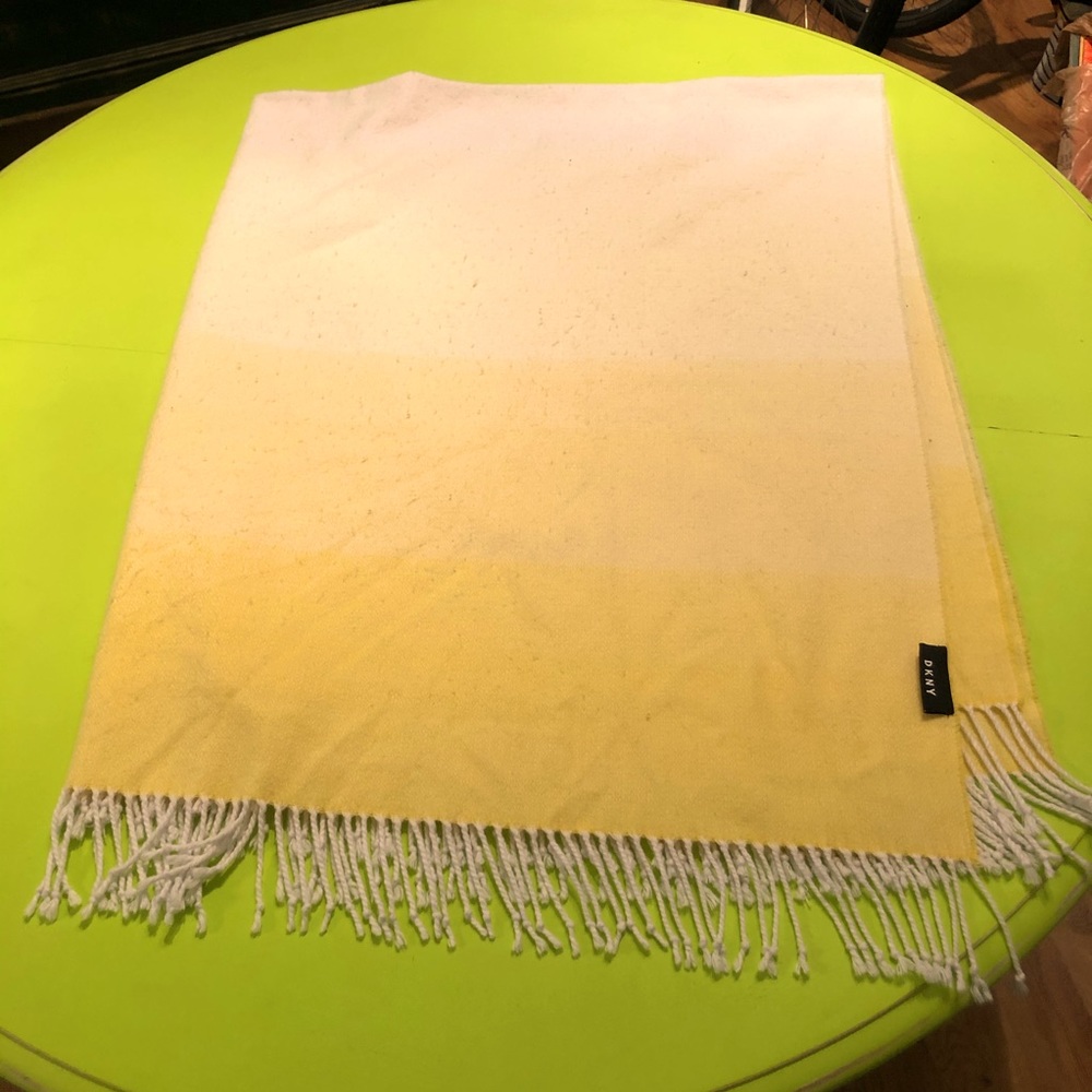 DKNY OMBRÉ FRINGED THROW/SHAWL